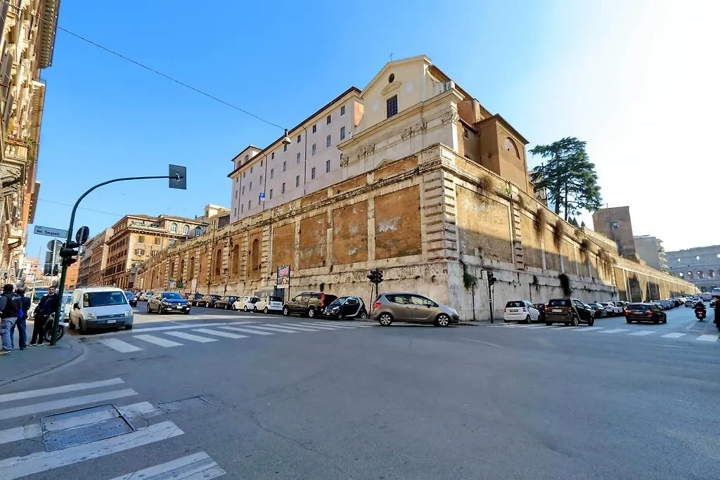 Cozy Apartment Fabia 300 Mt From Colosseum