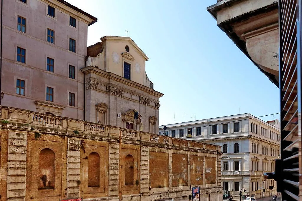 Cozy Apartment Fabia 300 Mt From Colosseum Ιταλία